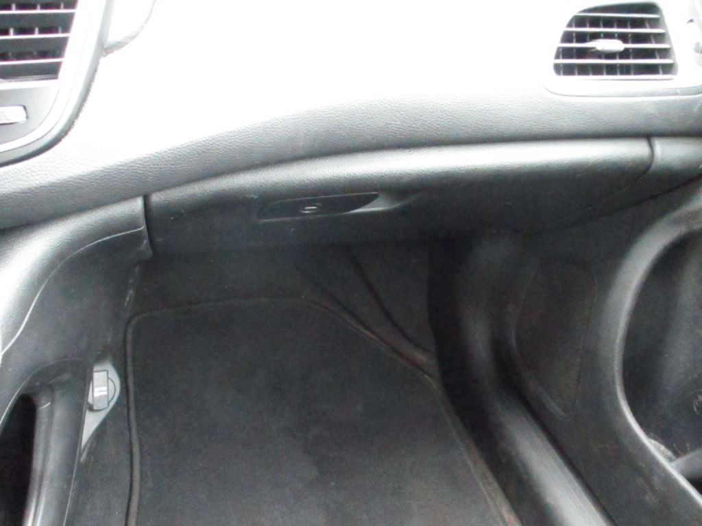 2016 Chrysler 200 Image 20