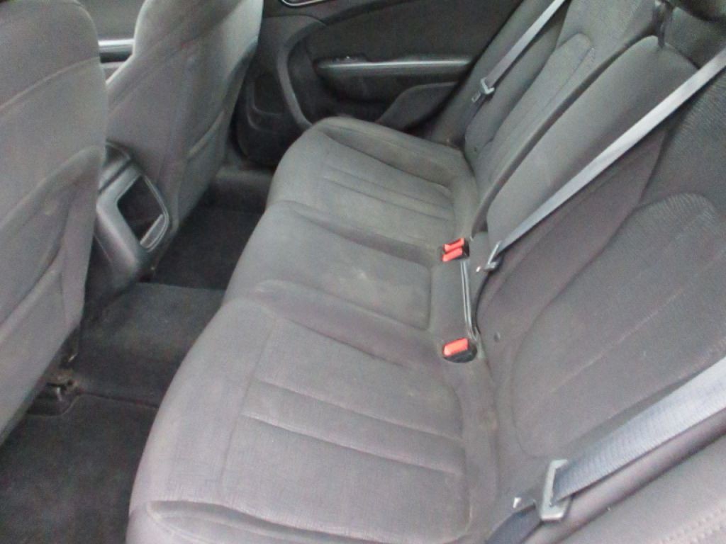2016 Chrysler 200 Image 22