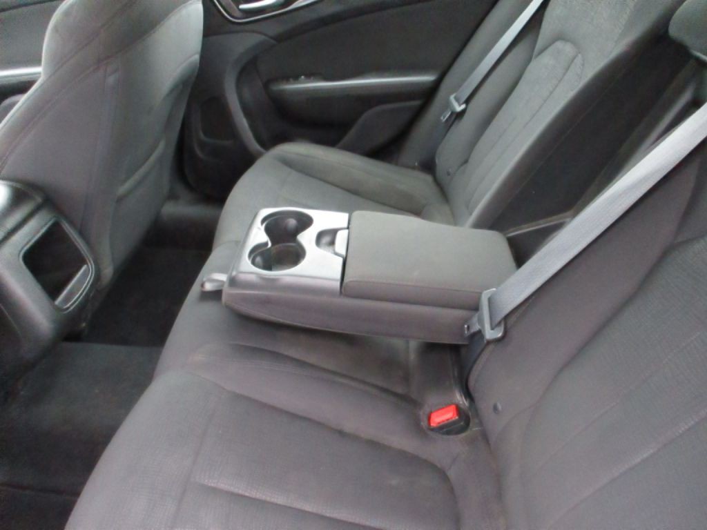 2016 Chrysler 200 Image 23