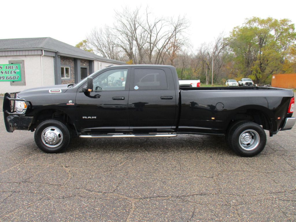 2022 RAM 3500 Image 2