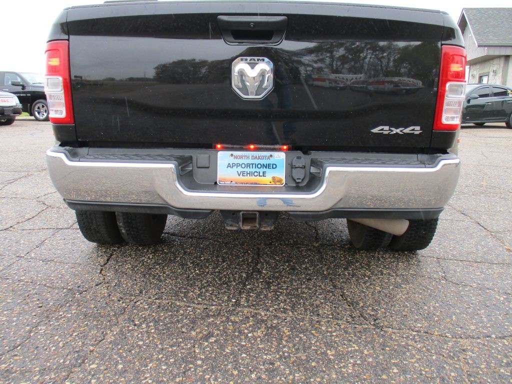2022 RAM 3500 Image 4