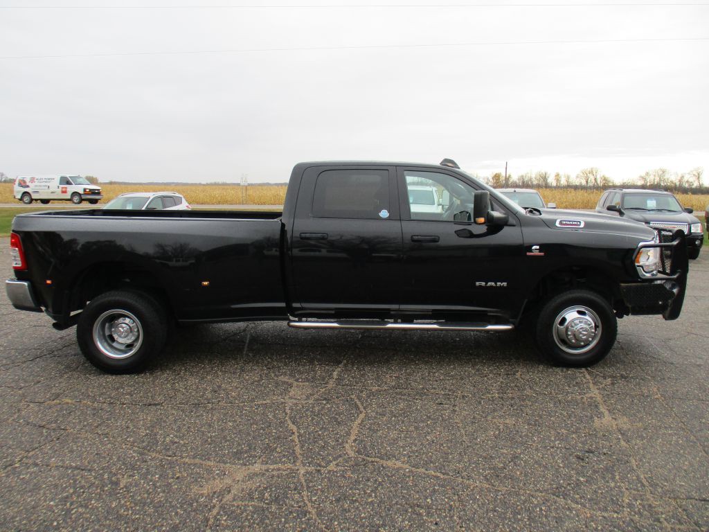 2022 RAM 3500 Image 6