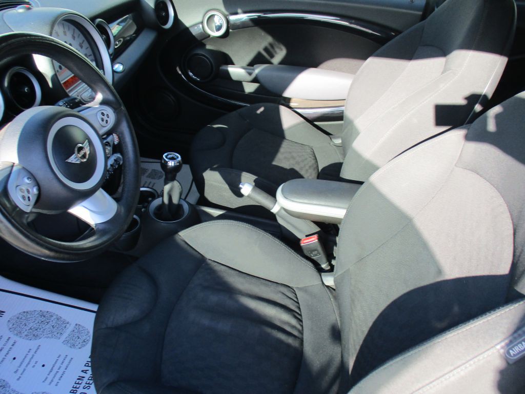 2008 MINI Cooper Image 12