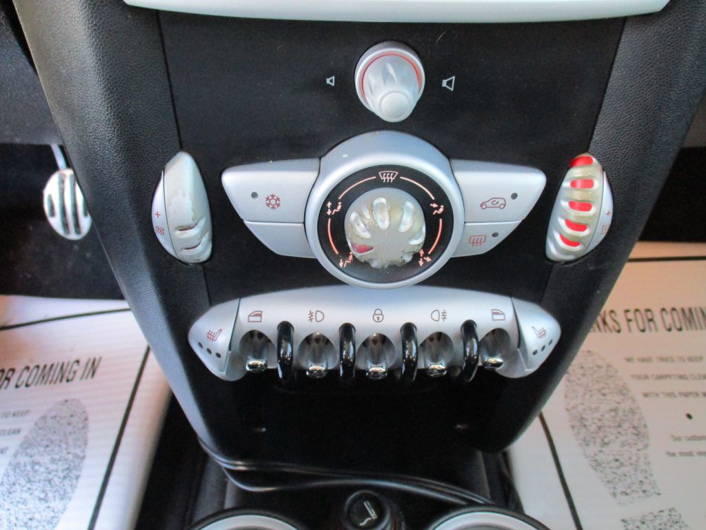 2008 MINI Cooper Image 16