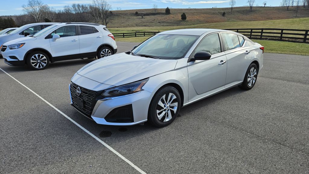 2024 Nissan Altima Image 1