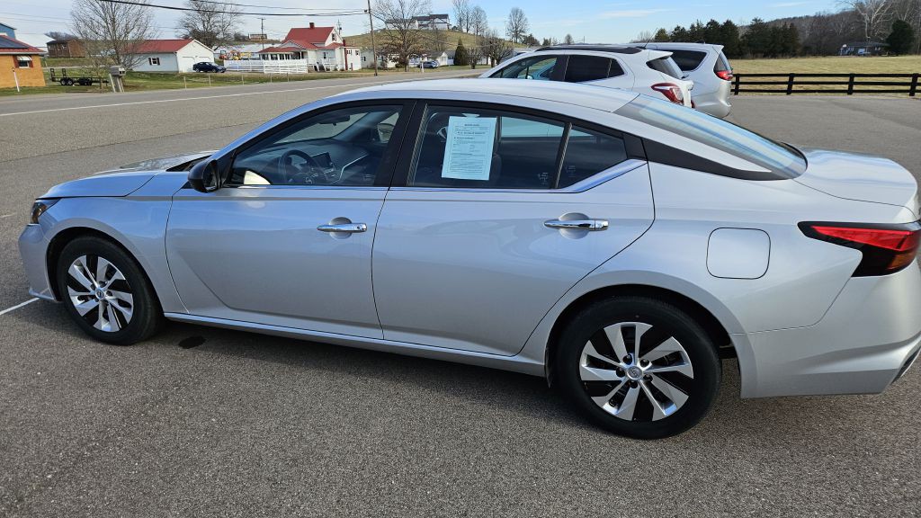 2024 Nissan Altima Image 6