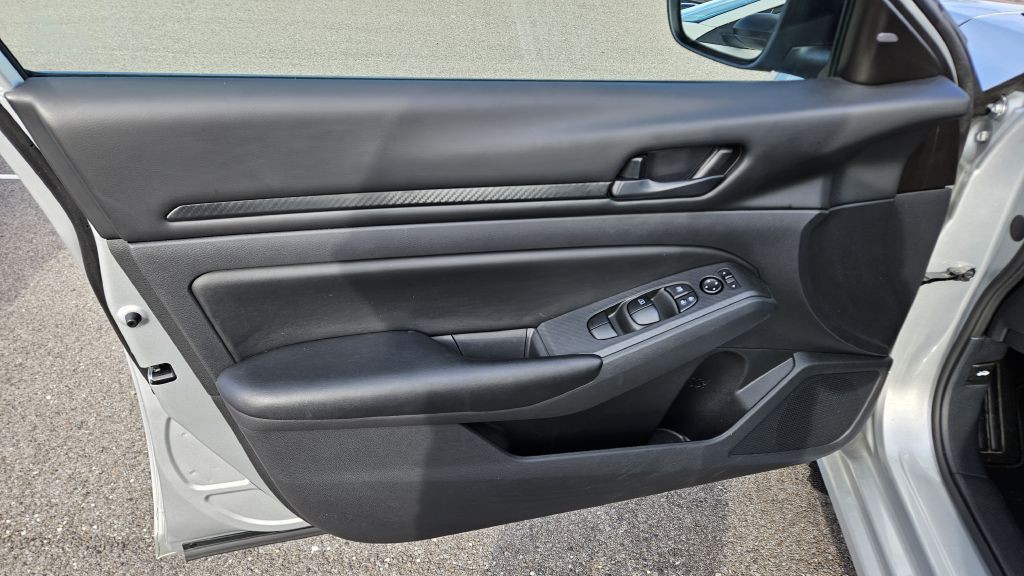 2024 Nissan Altima Image 8