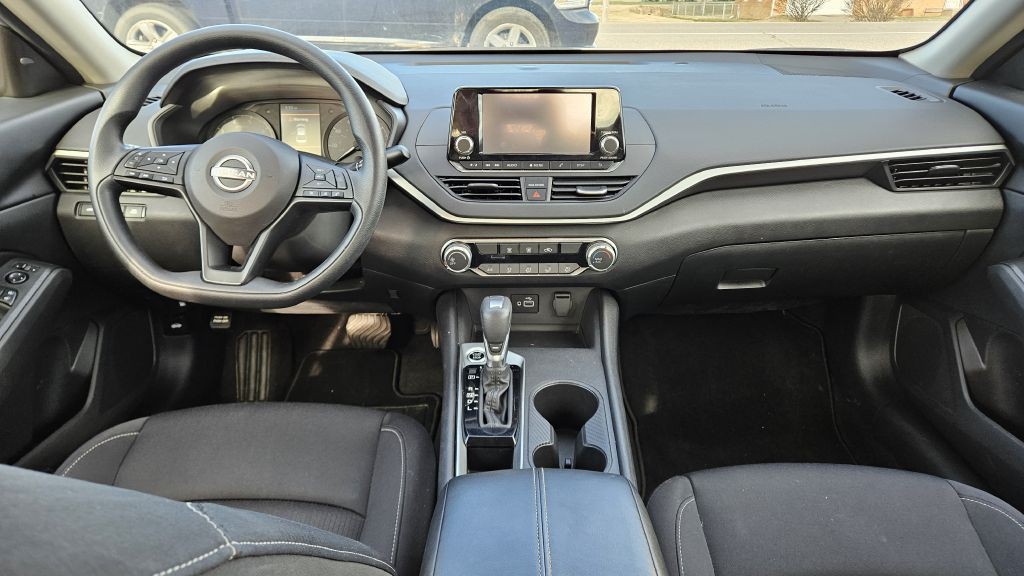 2024 Nissan Altima Image 10