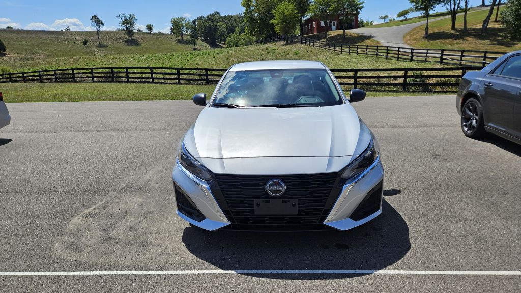 2024 Nissan Altima Image 2