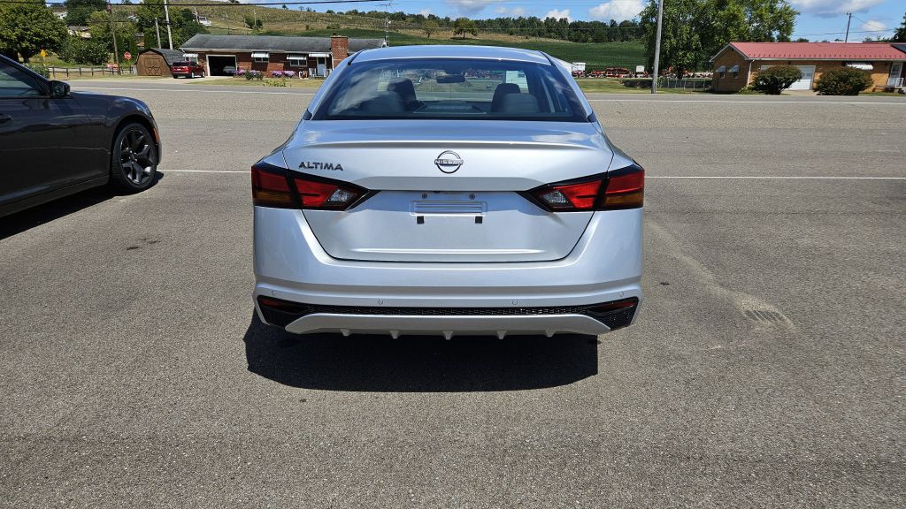 2024 Nissan Altima Image 5