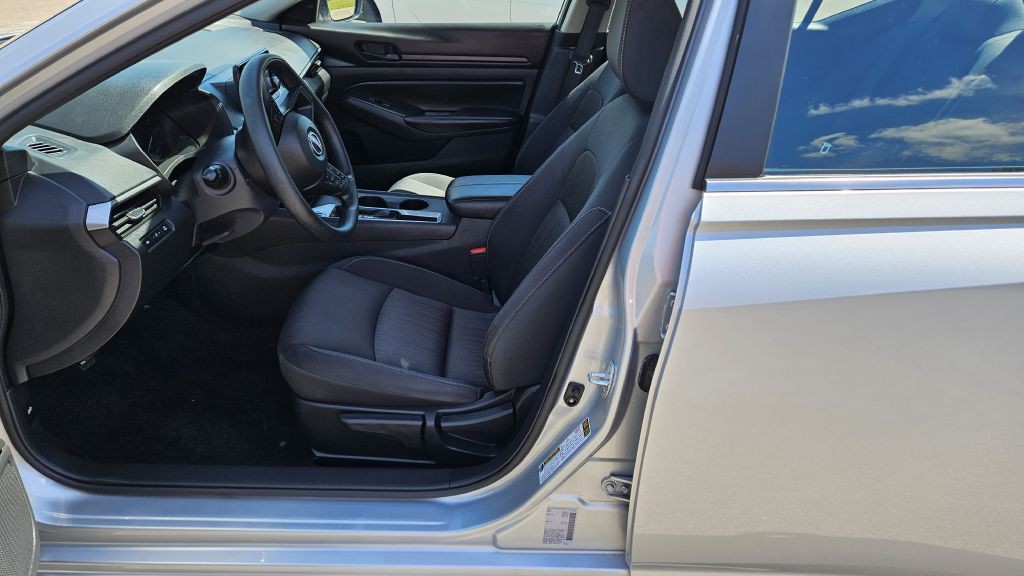 2024 Nissan Altima Image 7