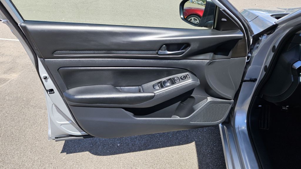 2024 Nissan Altima Image 8