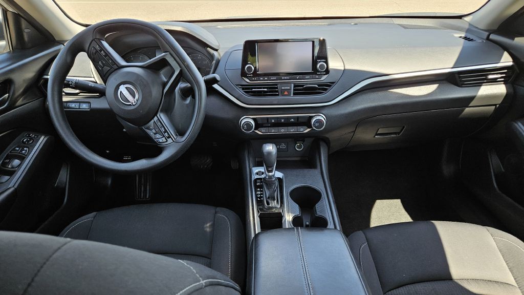2024 Nissan Altima Image 10
