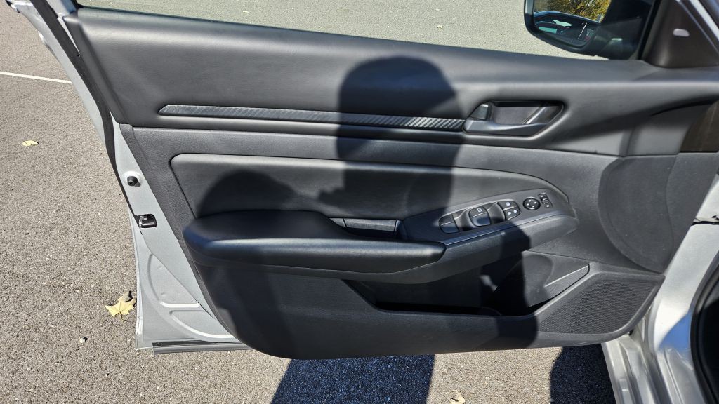 2024 Nissan Altima Image 9