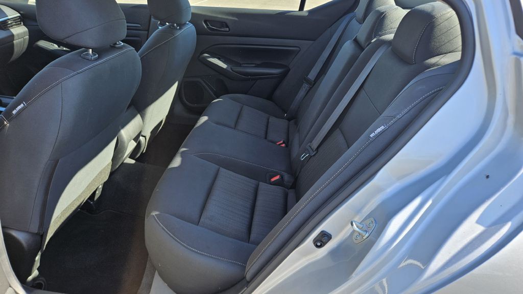 2024 Nissan Altima Image 10