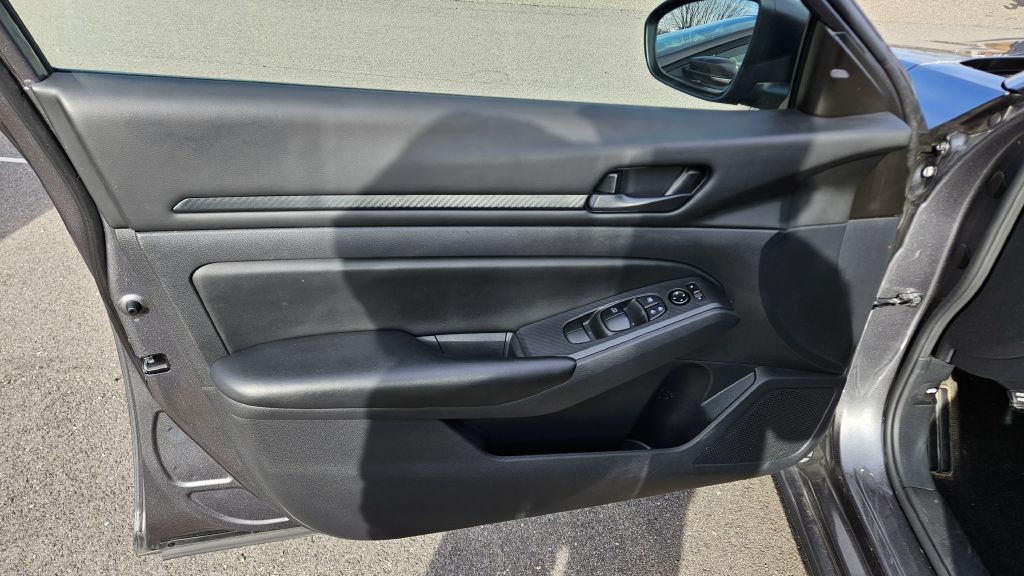 2024 Nissan Altima Image 8