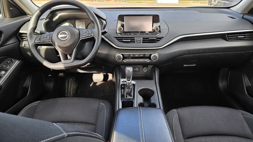 2024 Nissan Altima Image 10