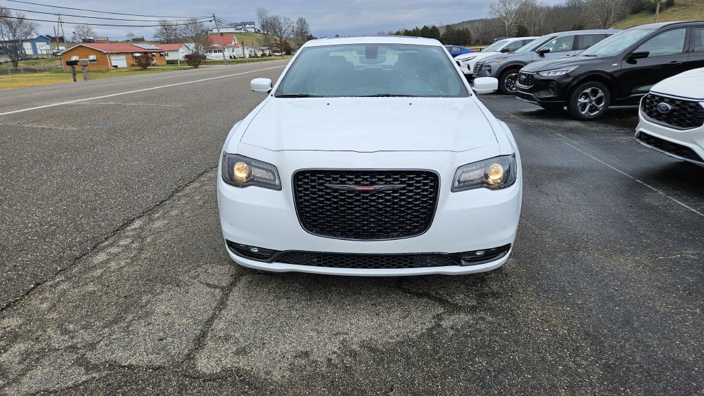 2023 Chrysler 300 Image 2