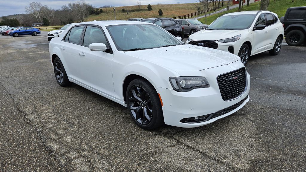 2023 Chrysler 300 Image 3