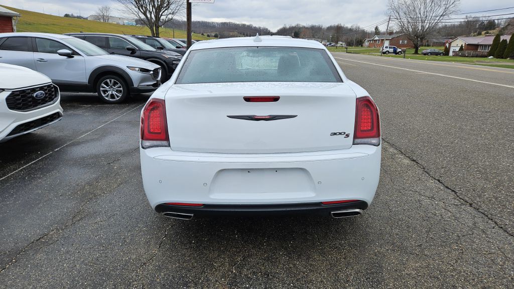 2023 Chrysler 300 Image 5