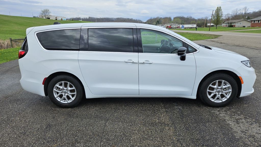 2024 Chrysler Pacifica Image 4