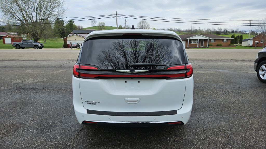 2024 Chrysler Pacifica Image 5