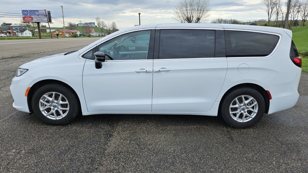 2024 Chrysler Pacifica Image 6