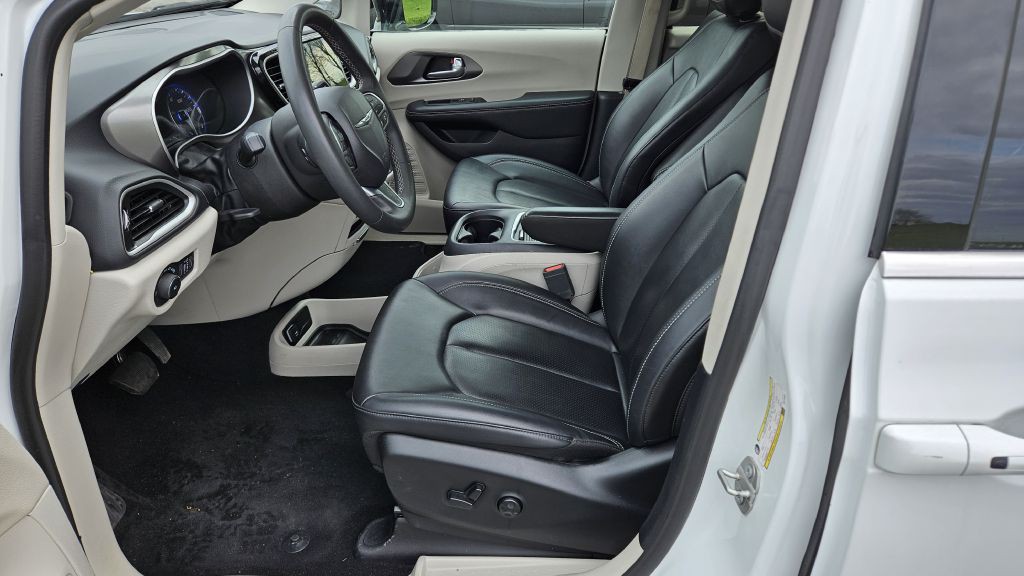 2024 Chrysler Pacifica Image 7