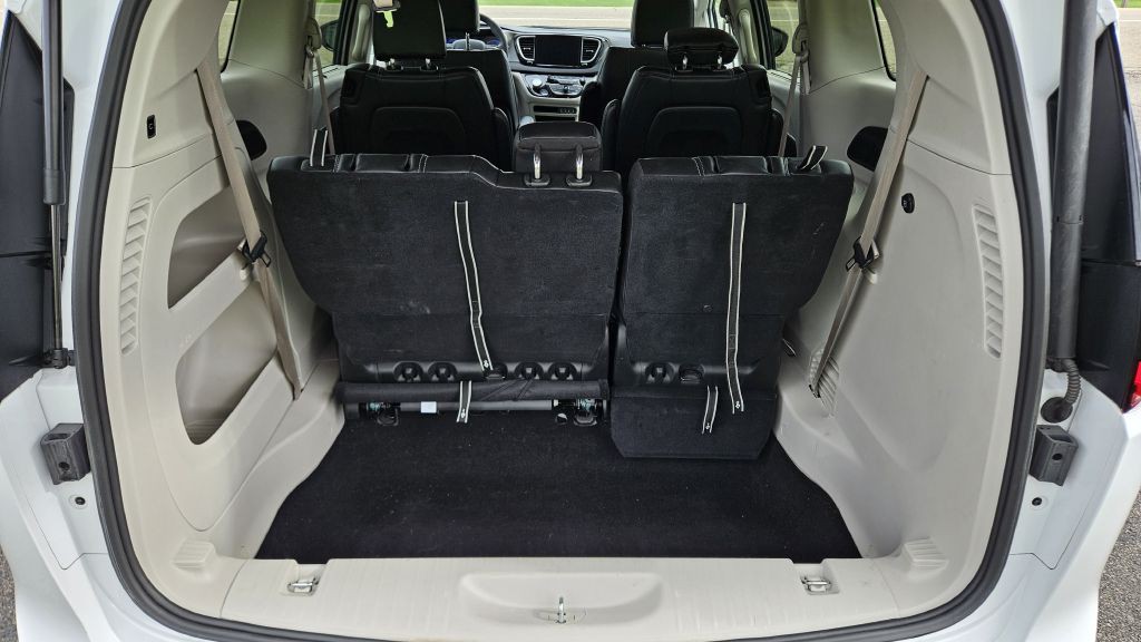 2024 Chrysler Pacifica Image 12