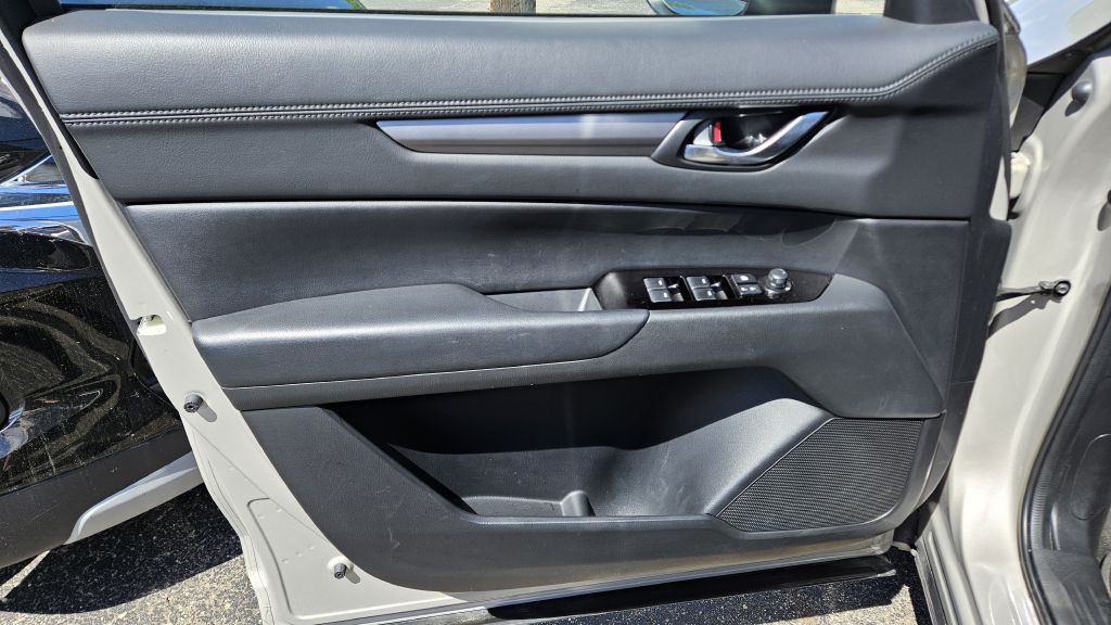 2025 Mazda CX-5 Image 8