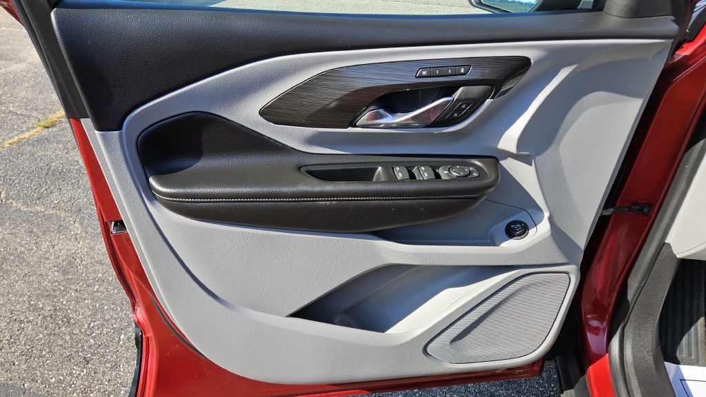 2023 GMC Terrain Image 8