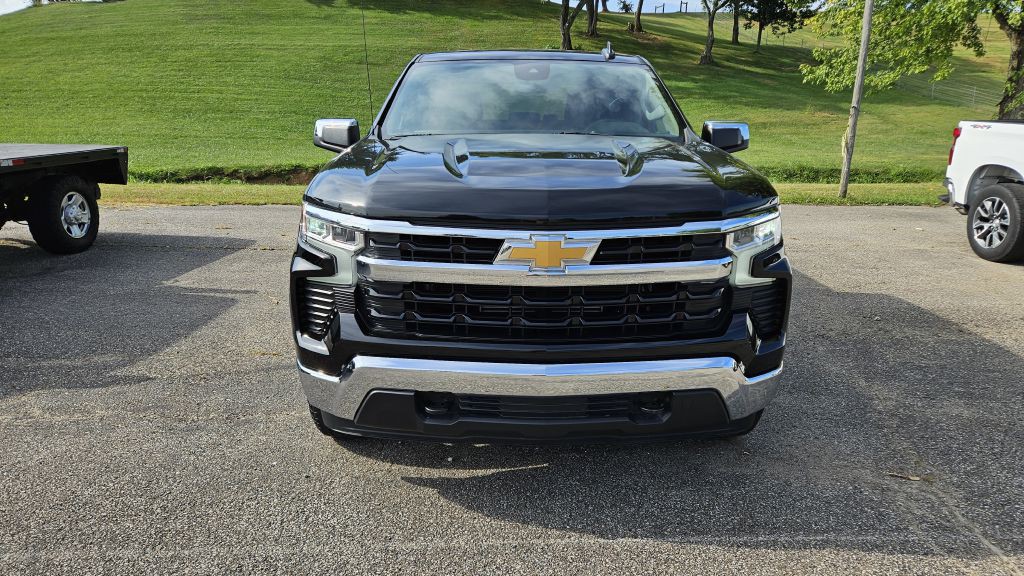 2024 Chevrolet Silverado 1500 Image 2