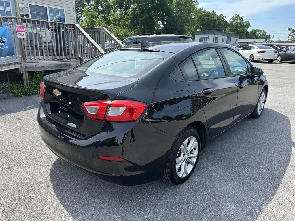 2019 Chevrolet Cruze Image 3