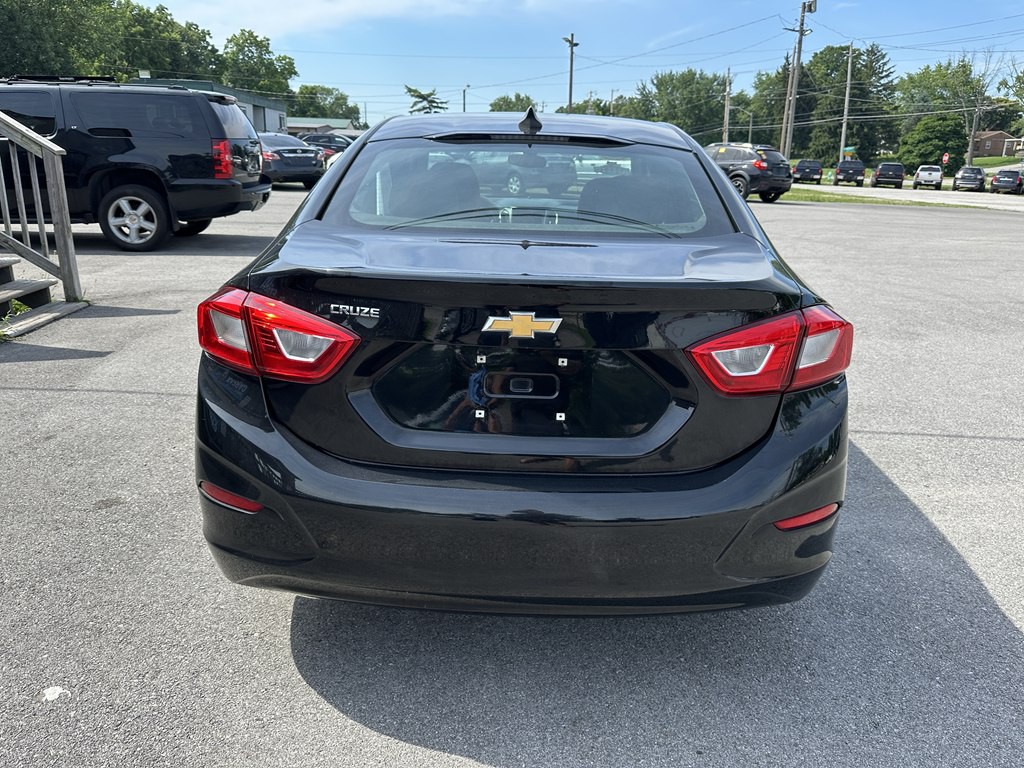 2019 Chevrolet Cruze Image 4