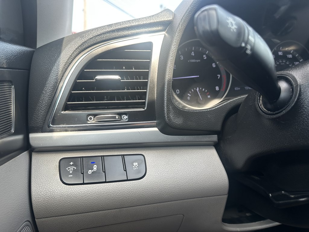 2018 Hyundai Elantra Image 14