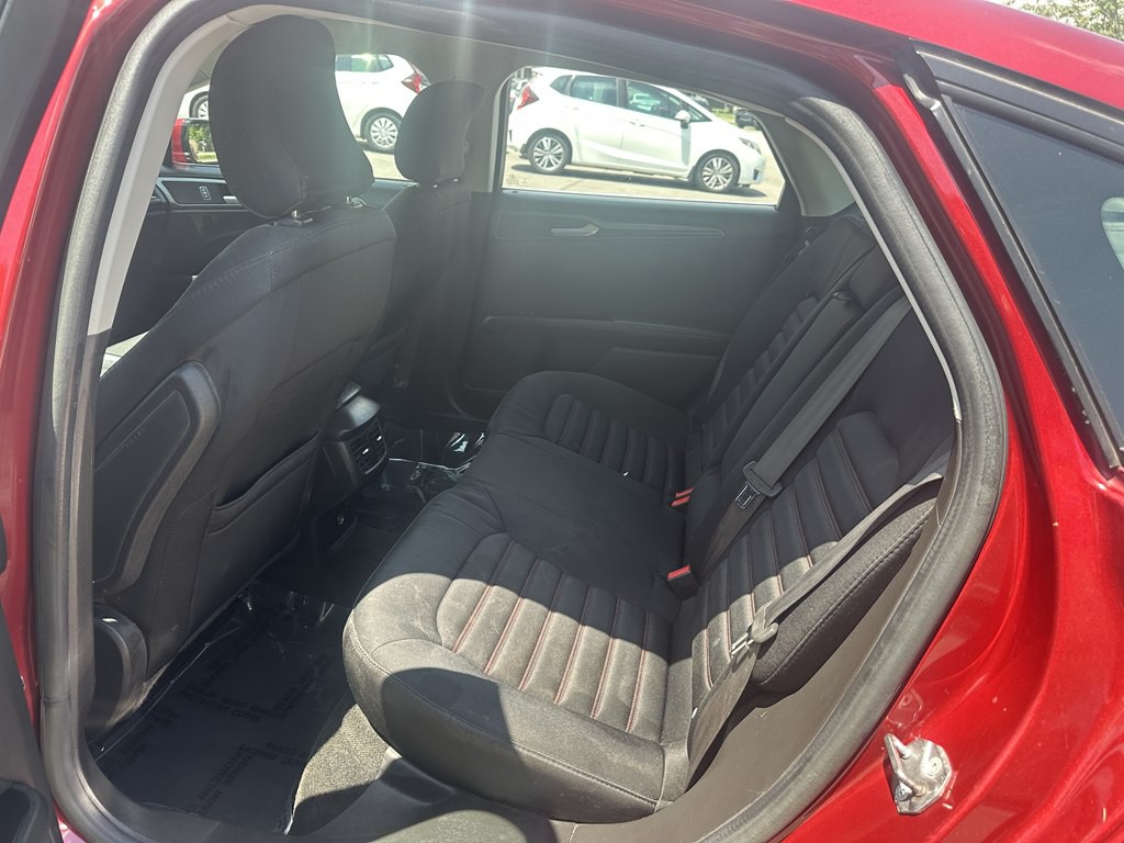 2016 Ford Fusion Image 11