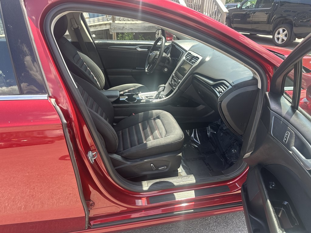2016 Ford Fusion Image 15