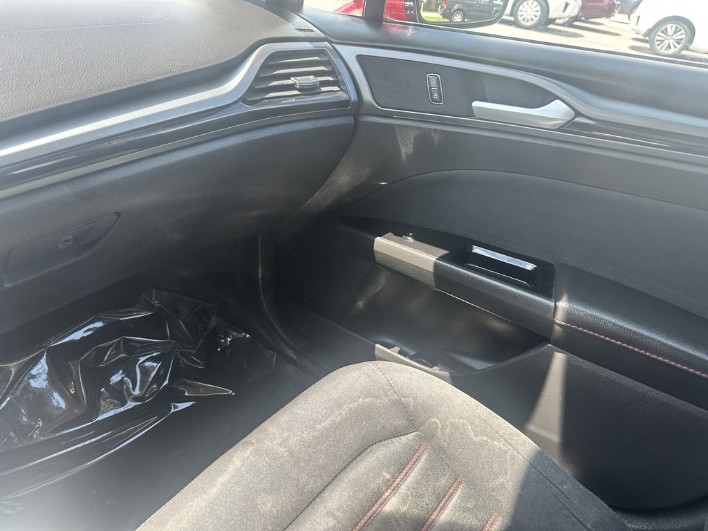 2016 Ford Fusion Image 19