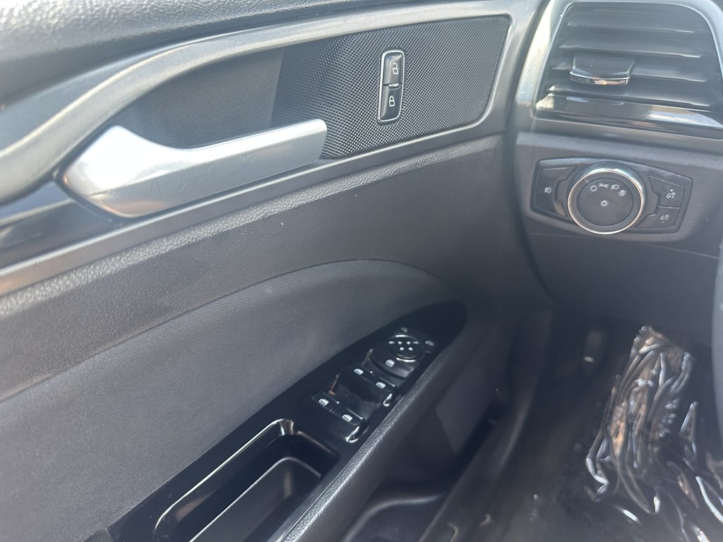 2016 Ford Fusion Image 21