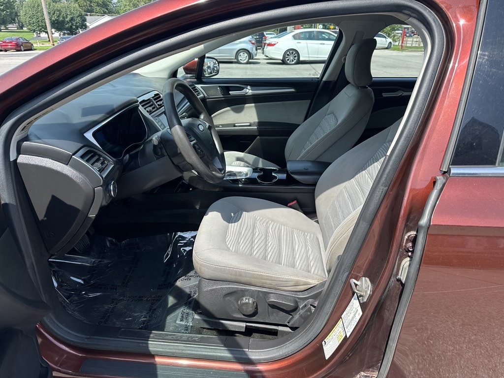 2016 Ford Fusion Image 9
