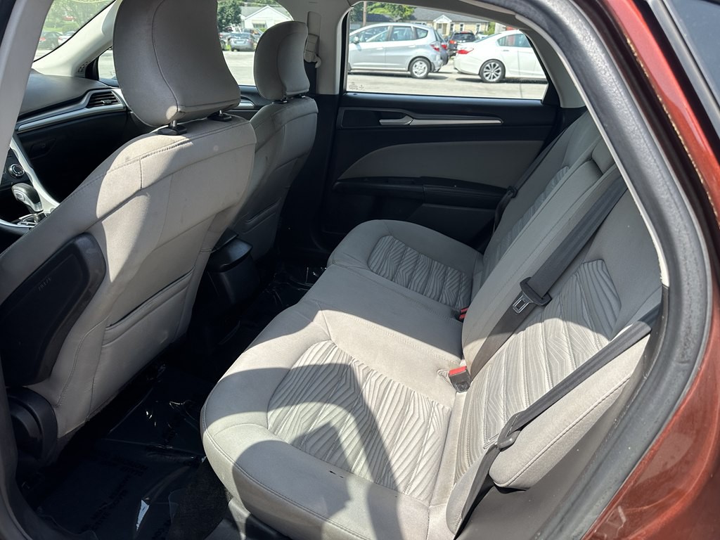 2016 Ford Fusion Image 11