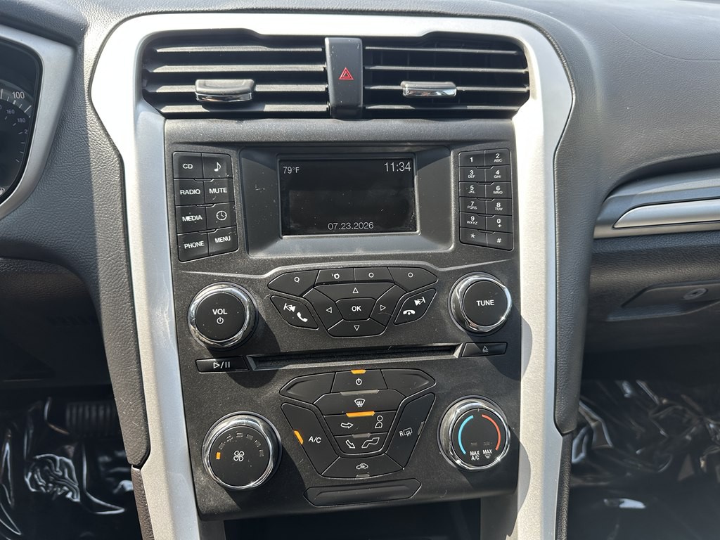 2016 Ford Fusion Image 17