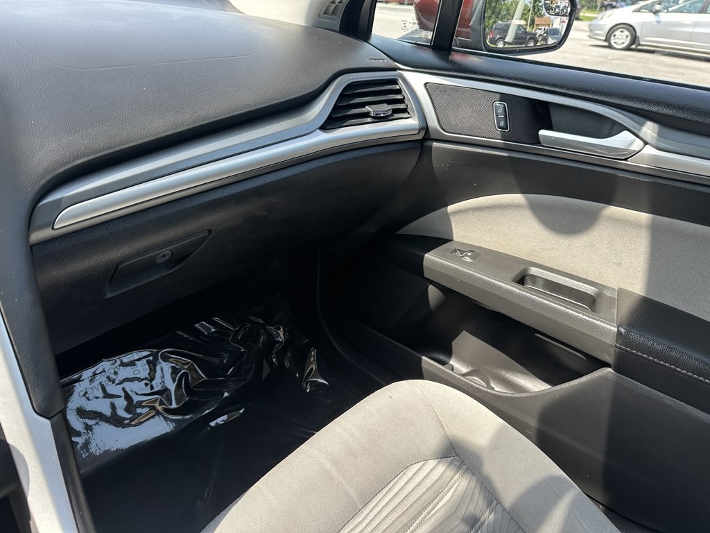 2016 Ford Fusion Image 19