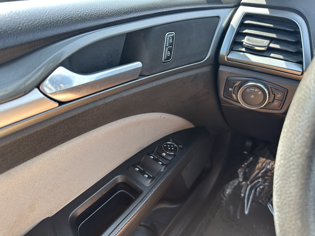 2016 Ford Fusion Image 21