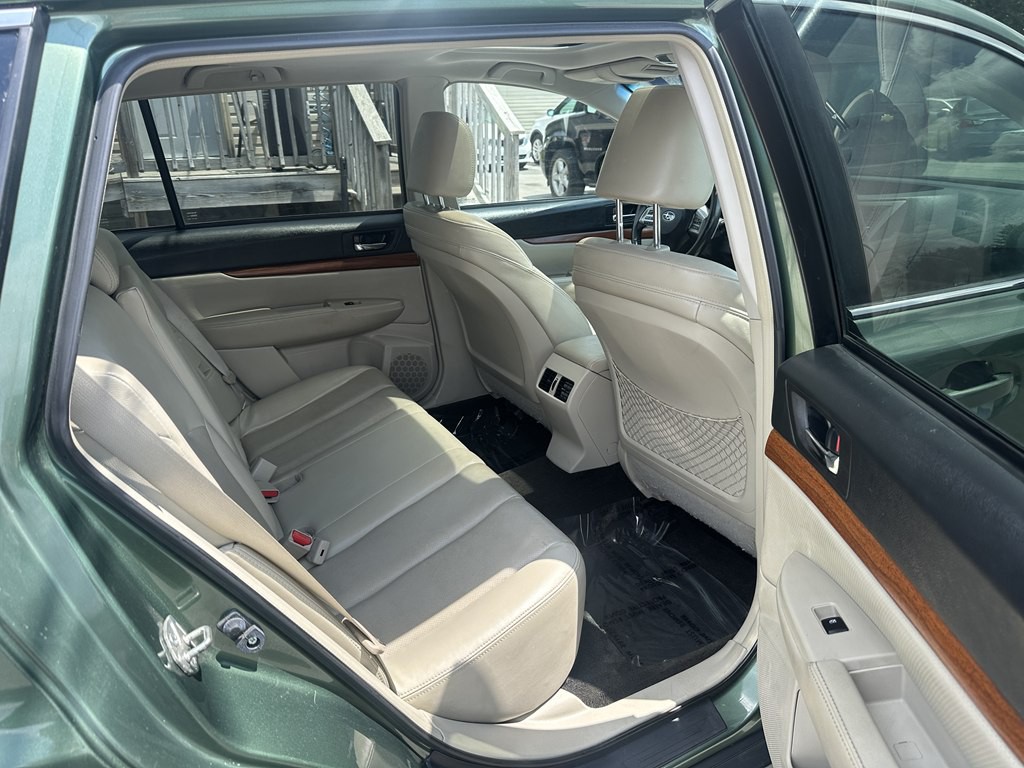 2013 Subaru Outback Image 15