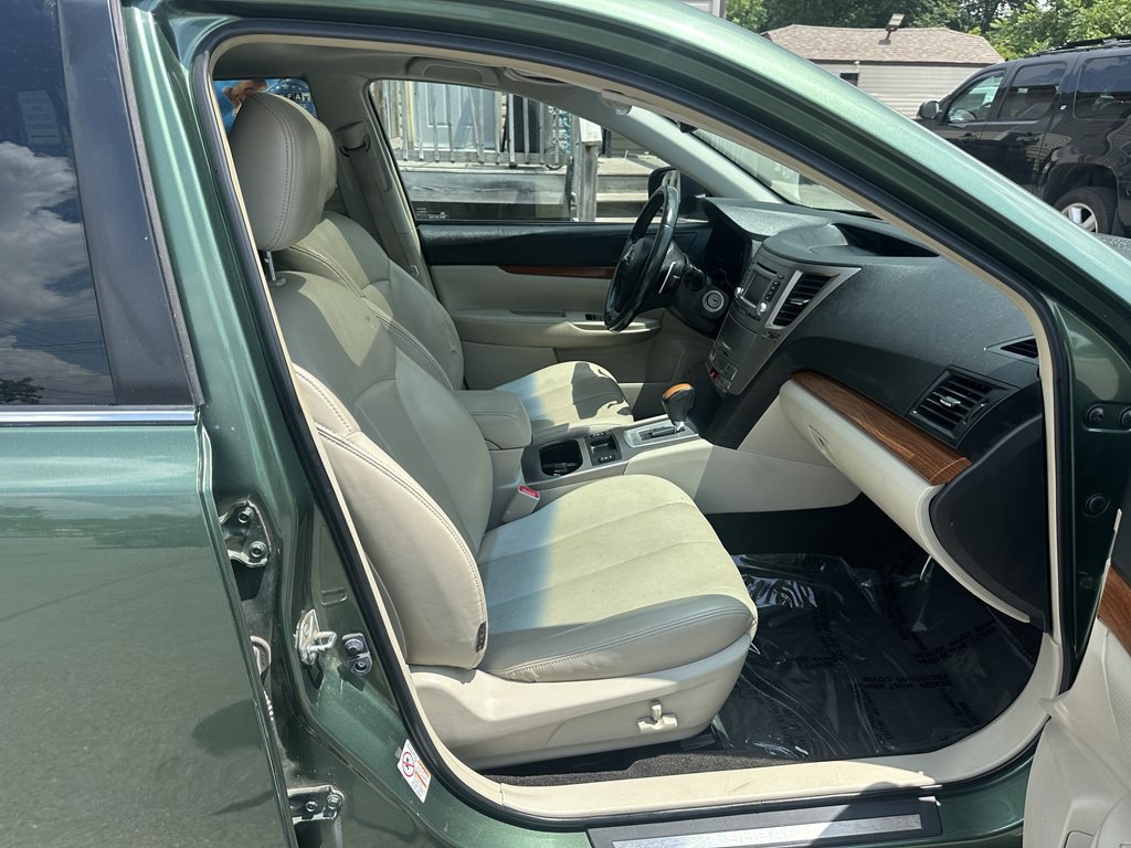 2013 Subaru Outback Image 16