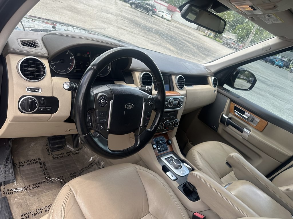 2015 Land Rover LR4 Image 9