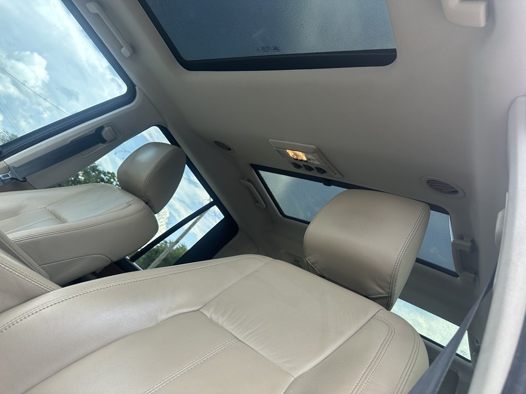 2015 Land Rover LR4 Image 10
