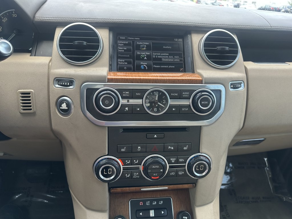 2015 Land Rover LR4 Image 13
