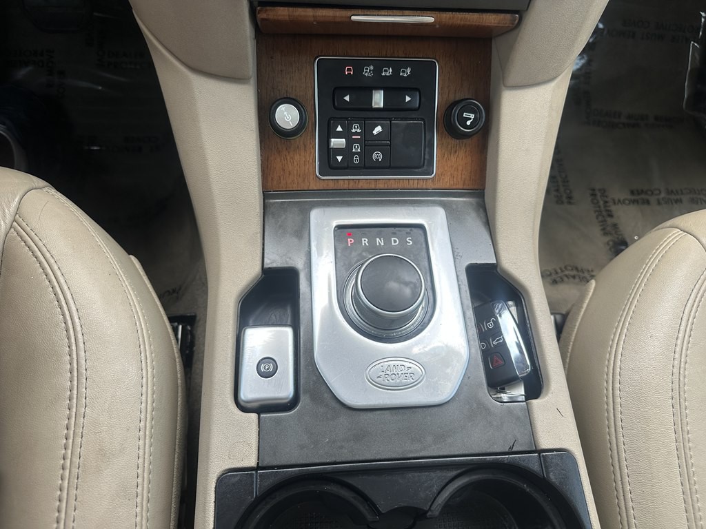 2015 Land Rover LR4 Image 14